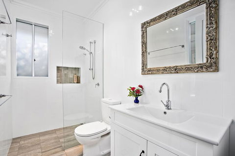 Jetty Splendour Guest Bedroom With Bathroom En-suite B'nB - Accommodation Broome 3