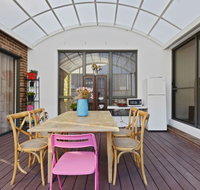 KOZYGURU Belrose Modern Designer 2 Bed  FREE Parking - Accommodation Broome
