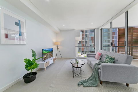 KOZYGURU MASCOT WALK TO STATION MODERN DESIGNER 2 BED APT FREE PARKING NMA260-312 - Accommodation Broome 0