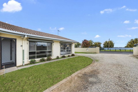 Lake Escape On Pool Avenue - Accommodation Broome 0