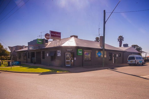 Lake Mulwala Hotel Motel - Accommodation Broome 0