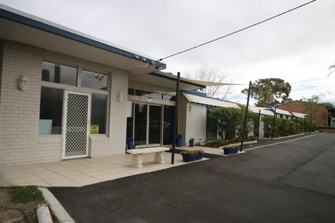 Lake Munmorah Motel - Accommodation Broome 1
