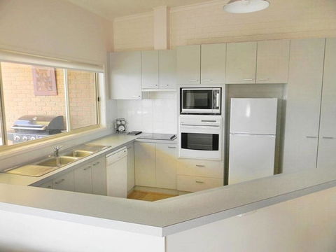 LIFE'S A BEACH - Accommodation Broome 3