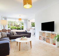 Light and airy garden apartment steps from surf - Accommodation Broome