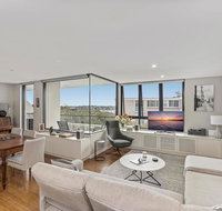 Light filled apartment with sweeping harbour views - Accommodation Broome