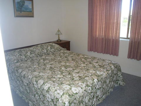 Light, Airy 1st Floor Unit - Marbrin Close, Bellara - Accommodation Broome 2