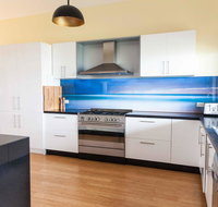 Luxurious Waterfront 10 minutes drive to Phillip Island sleeps 12 - Accommodation Broome
