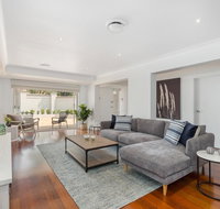 Luxury Family-size Home in Smart Beachside Suburb - Accommodation Broome