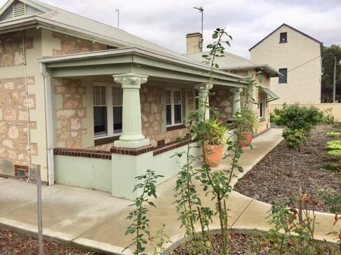 MacDonnell House Naracoorte - Accommodation Broome 1