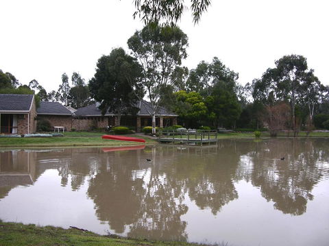 Magdala Motor Lodge & Lakeside Restaurant - Accommodation Broome 3