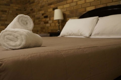 Magdala Motor Lodge & Lakeside Restaurant - Accommodation Broome 1