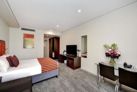 Mercure Centro Port Macquarie - Accommodation Broome 2
