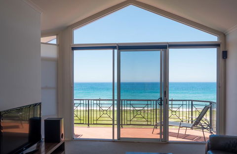 Meridian Beachside Apartments - Accommodation Broome 0