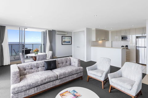 Meriton Suites Broadbeach - Accommodation Broome 3