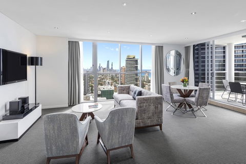 Meriton Suites Broadbeach - Accommodation Broome 1