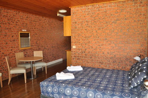 Merrijig Motor Inn - Accommodation Broome 1