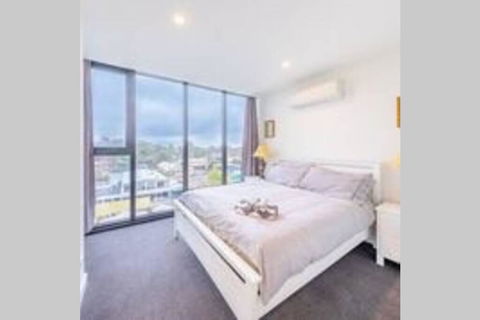 Modern Luxury 3 Bedroom Apartment With Sea Views - Accommodation Broome 0