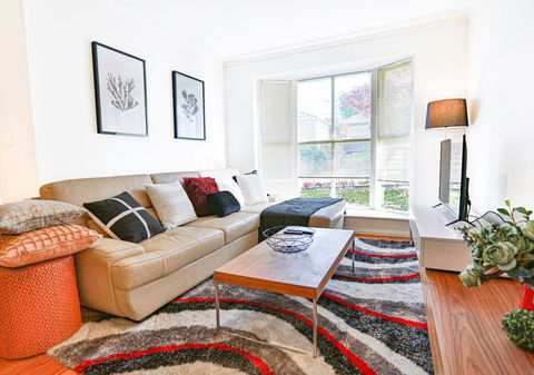 Mont Albert 2 Bedrooms Morden House - Accommodation Broome 2