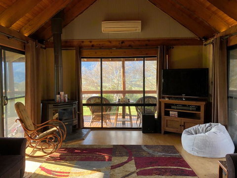 Mountain Grass Lodge (2 Bedroom) - Accommodation Broome 2