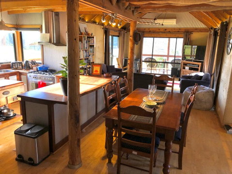 Mountain Grass Lodge (2 Bedroom) - Accommodation Broome 1