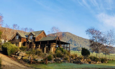 Mountain Grass Lodge (2 Bedroom) - Accommodation Broome 0