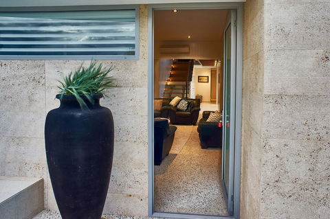 The Urban Beach House - Accommodation Broome 6
