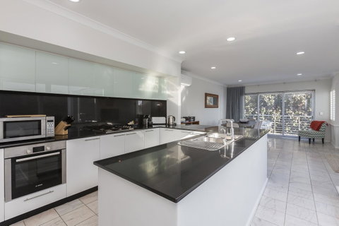Cottesloe Beach House II - Accommodation Broome 2