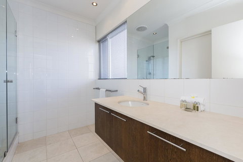 Cottesloe Beach House II - Accommodation Broome 18