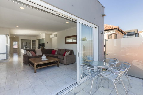 Cottesloe Beach House II - Accommodation Broome 12
