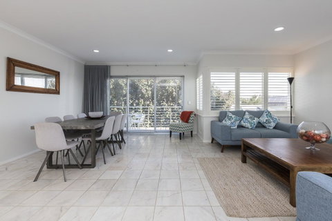 Cottesloe Beach House II - Accommodation Broome 0