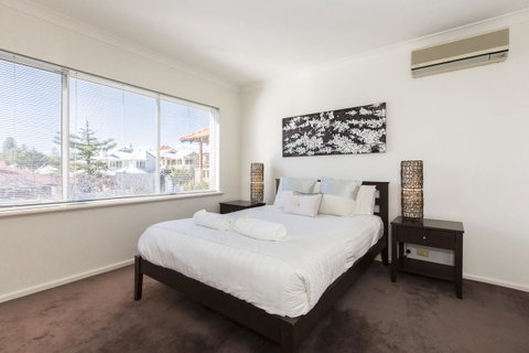 Cottesloe Beach House II - Accommodation Broome 14