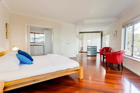 Cottesloe Contemporary Villa - Accommodation Broome 4