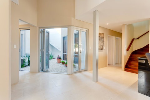 Cottesloe Contemporary Villa - Accommodation Broome 11