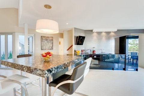 Cottesloe Contemporary Villa - Accommodation Broome 3