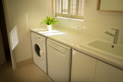 Cottesloe Artist's Beach Retreat - Accommodation Broome 33