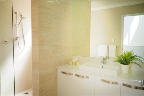 Cottesloe Artist's Beach Retreat - Accommodation Broome 25