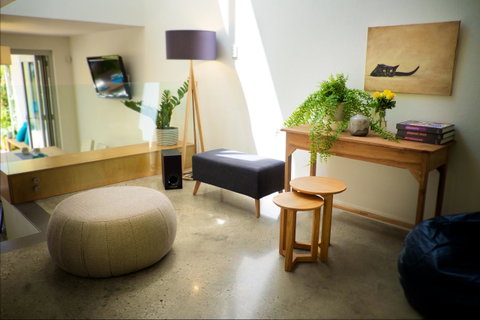 Cottesloe Artist's Beach Retreat - Accommodation Broome 17