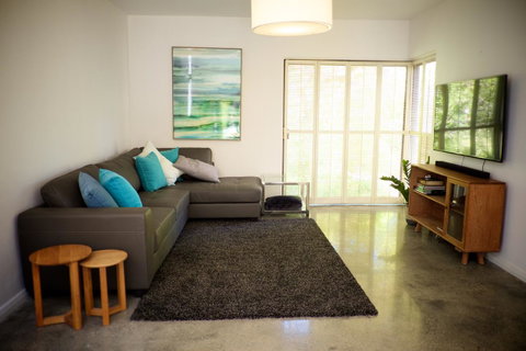 Cottesloe Artist's Beach Retreat - Accommodation Broome 5