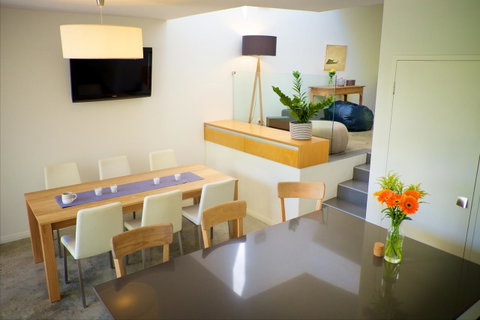 Cottesloe Artist's Beach Retreat - Accommodation Broome 12