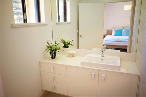 Cottesloe Artist's Beach Retreat - Accommodation Broome 20