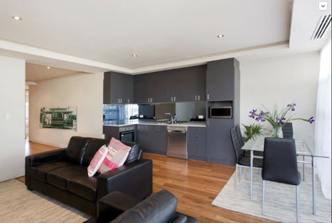 Adele's Luxury South Beach Apartment With King Bed - Accommodation Broome 10
