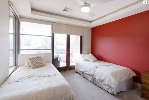 Adele's Luxury South Beach Apartment With King Bed - Accommodation Broome 7