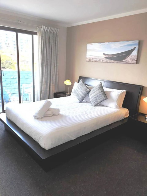 West Beach Lagoon 107 - Great Value - Accommodation Broome 4