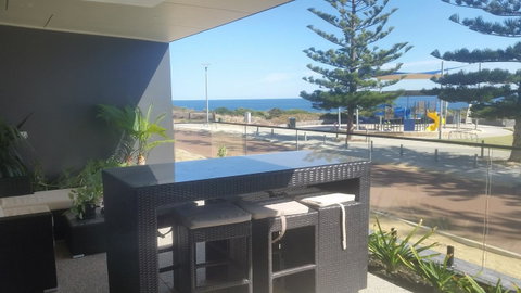Mandurah Beach Front Apartment - Accommodation Broome 0
