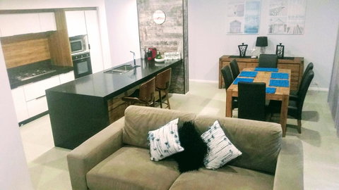 Mandurah Beach Front Apartment - Accommodation Broome 17