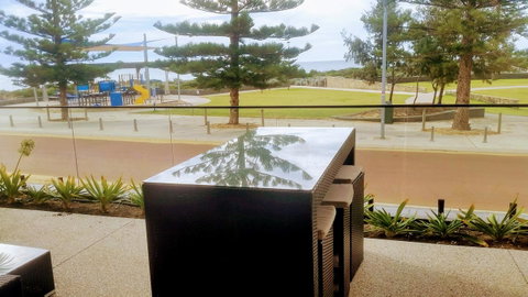 Mandurah Beach Front Apartment - Accommodation Broome 14