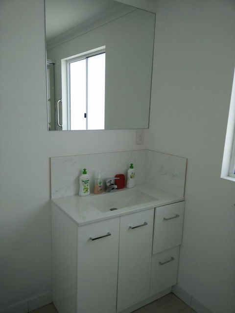 DIANELLA Budget Rooms Happy Place To Stay - Accommodation Broome 11