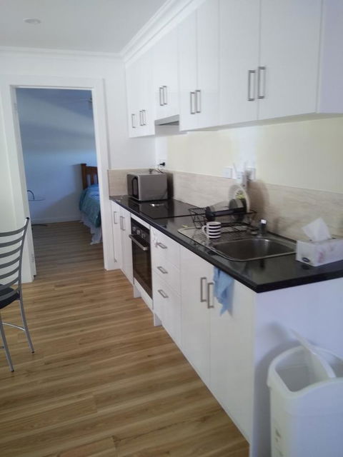 DIANELLA Budget Rooms Happy Place To Stay - Accommodation Broome 9