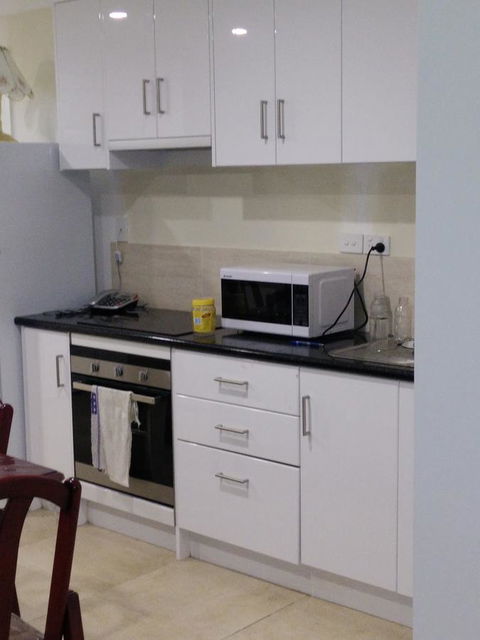 DIANELLA Budget Rooms Happy Place To Stay - Accommodation Broome 25