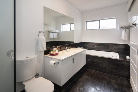 Churchill Studios - Accommodation Broome 4